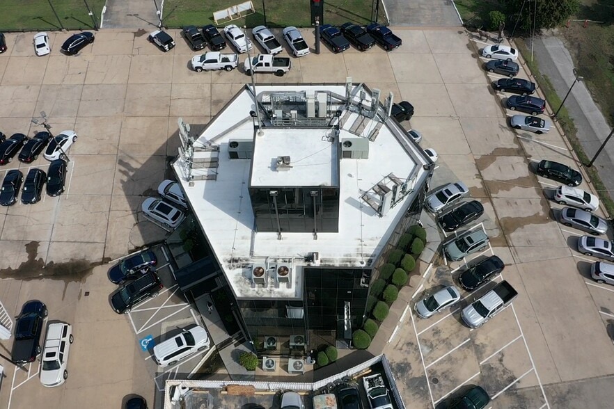 8245 North Fwy, Houston, TX for lease - Building Photo - Image 2 of 10