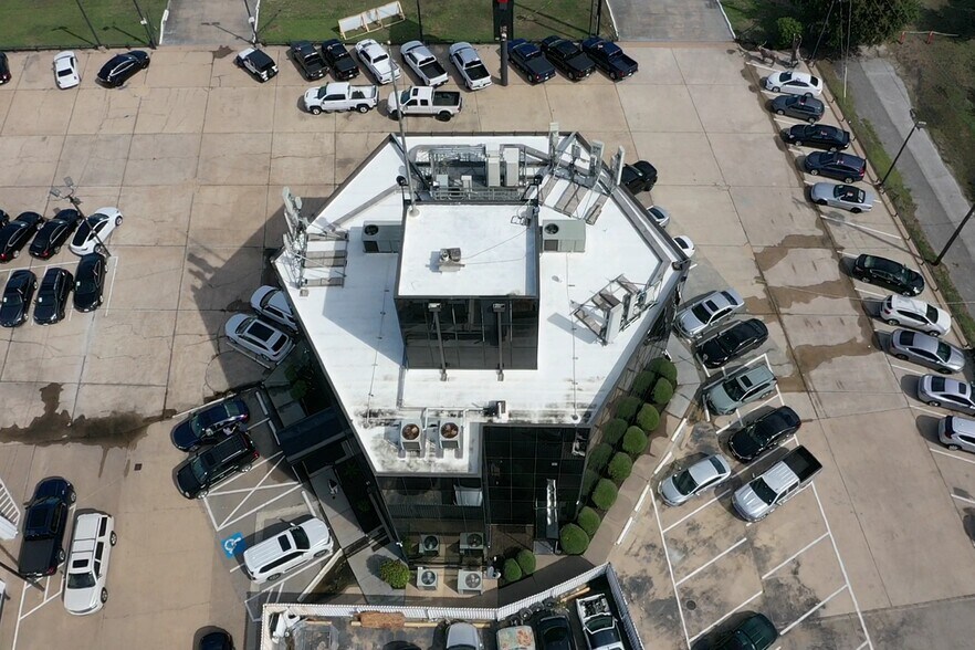 8245 North Fwy, Houston, TX à louer - Photo du bâtiment - Image 2 de 10