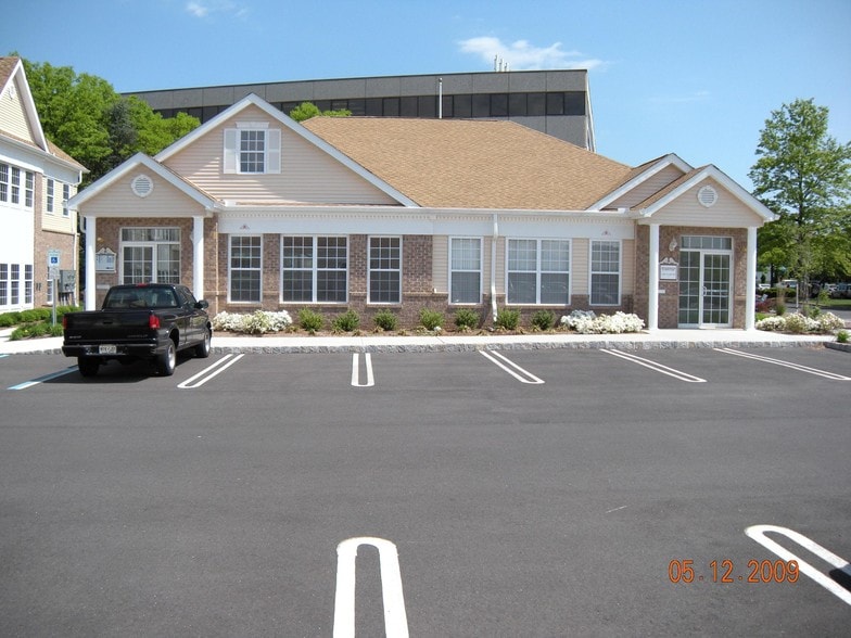 28 Wills Way, Piscataway, NJ for sale - Building Photo - Image 3 of 4