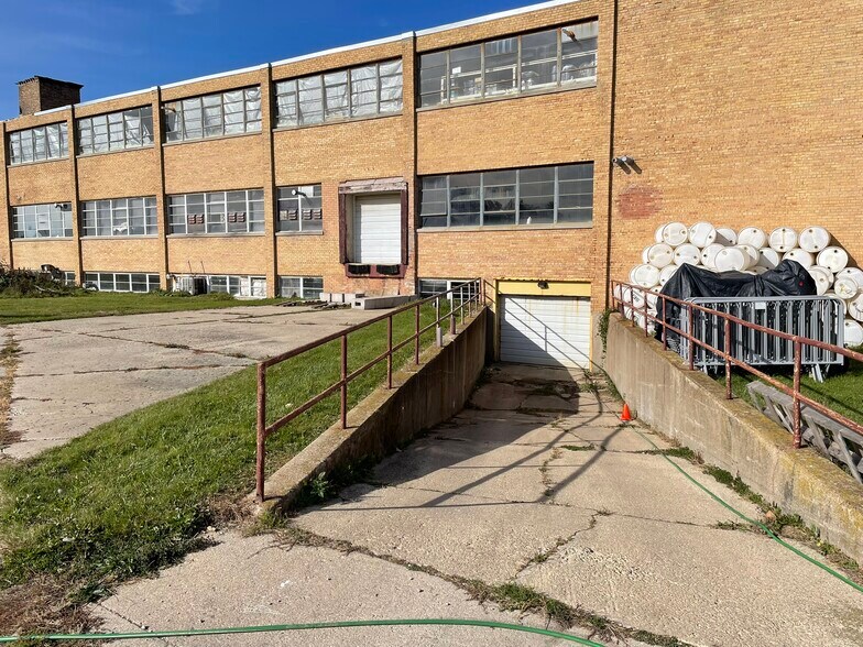 1600-1660 Pleasant St, Dekalb, IL à louer - Photo du bâtiment - Image 3 de 11