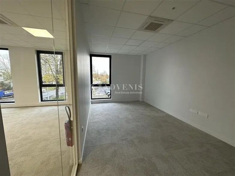 Office in Seclin for lease - Interior Photo - Image 3 of 7