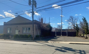 500 W Commercial Ave, Moonachie, NJ for lease Building Photo- Image 2 of 7