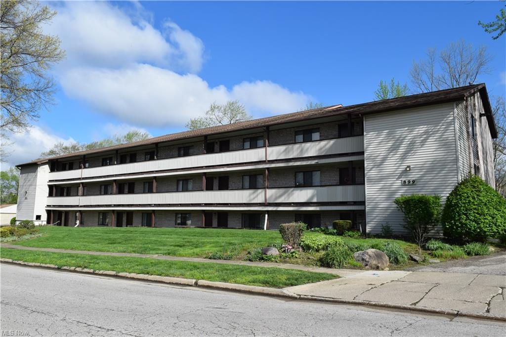 899 Rosamond Ave, Akron, OH à vendre Photo du bâtiment- Image 1 de 3