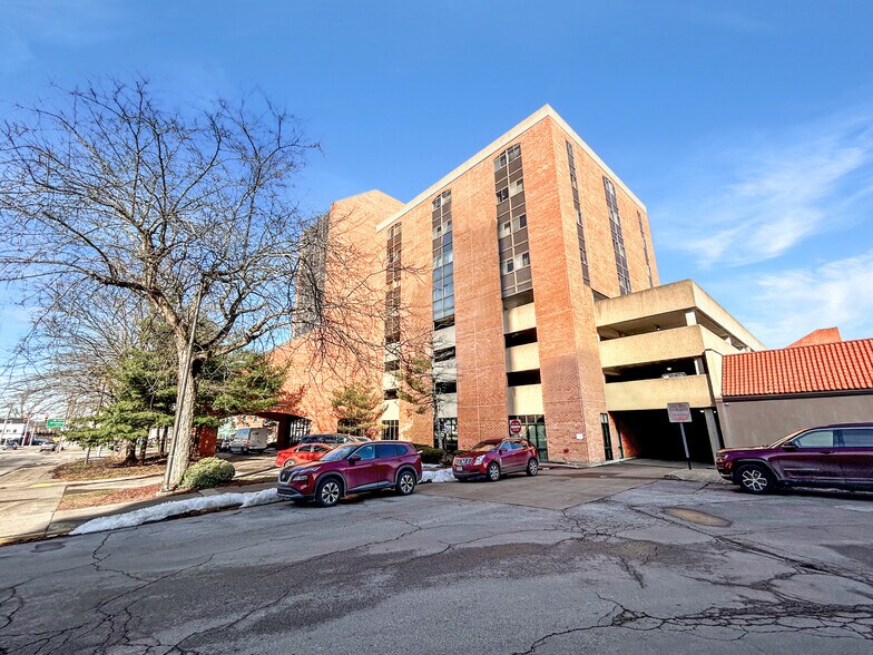 201 3rd St, Parkersburg, WV à vendre - Photo du bâtiment - Image 2 de 35