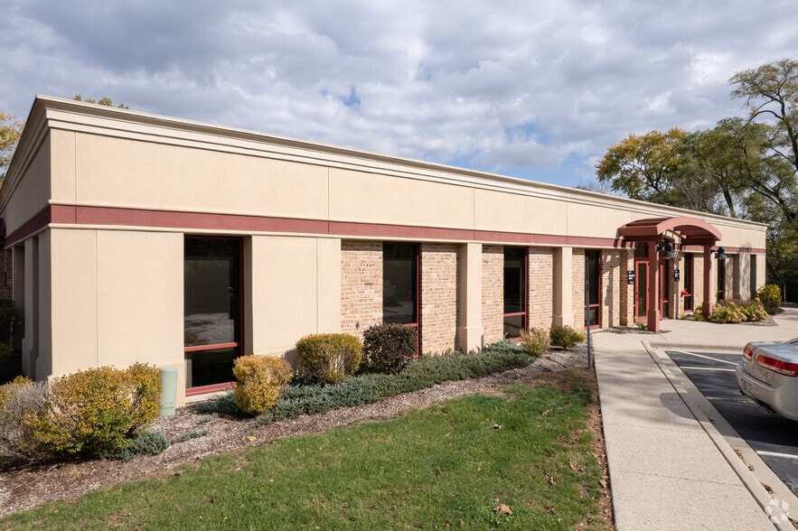 777 Lake Zurich Rd, Barrington, IL for lease - Building Photo - Image 2 of 12