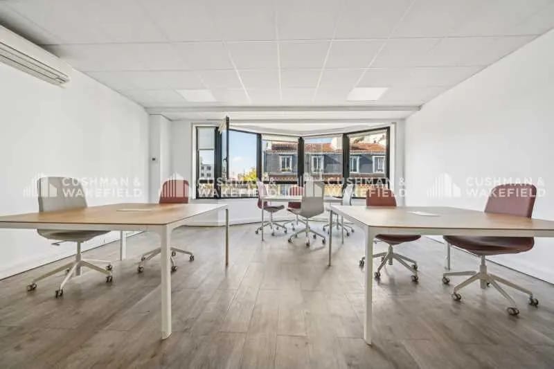 Office in Boulogne-Billancourt for lease - Building Photo - Image 1 of 10