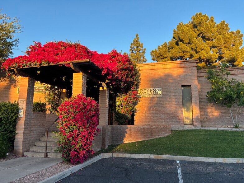 6520 N 7th Ave, Phoenix, AZ à louer - Photo du bâtiment - Image 2 de 9