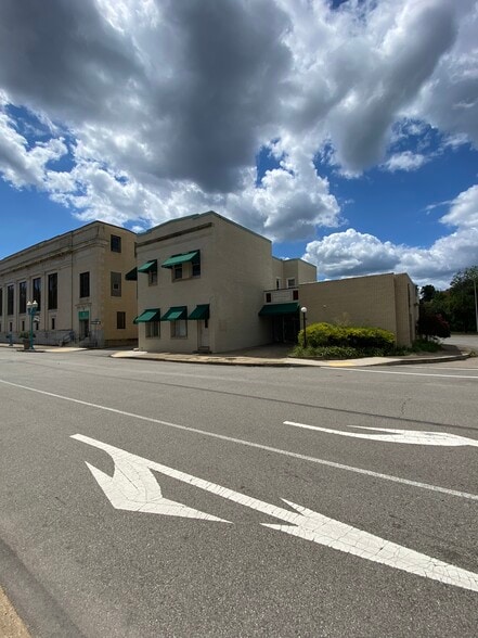 415 Chartiers Ave, Carnegie, PA for lease - Building Photo - Image 2 of 9
