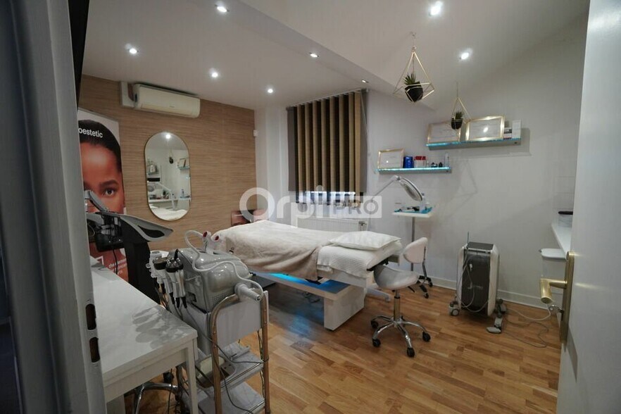 Office in Longvic for lease - Interior Photo - Image 1 of 6