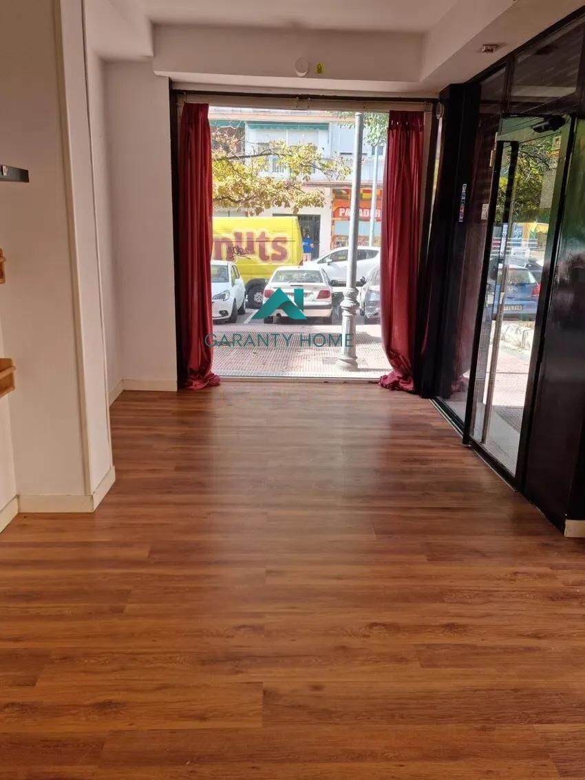 Commerce de détail dans Móstoles, Madrid à louer Plan d’étage- Image 1 de 3