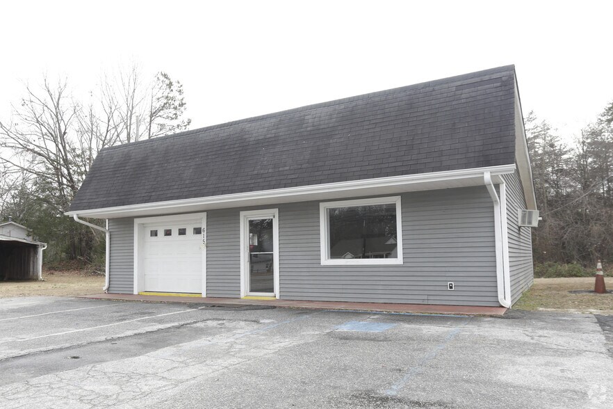 615 W North 1st St, Seneca, SC à vendre - Photo du bâtiment - Image 2 de 3
