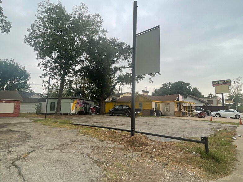 2619 North Fwy, Houston, TX for sale - Primary Photo - Image 1 of 5