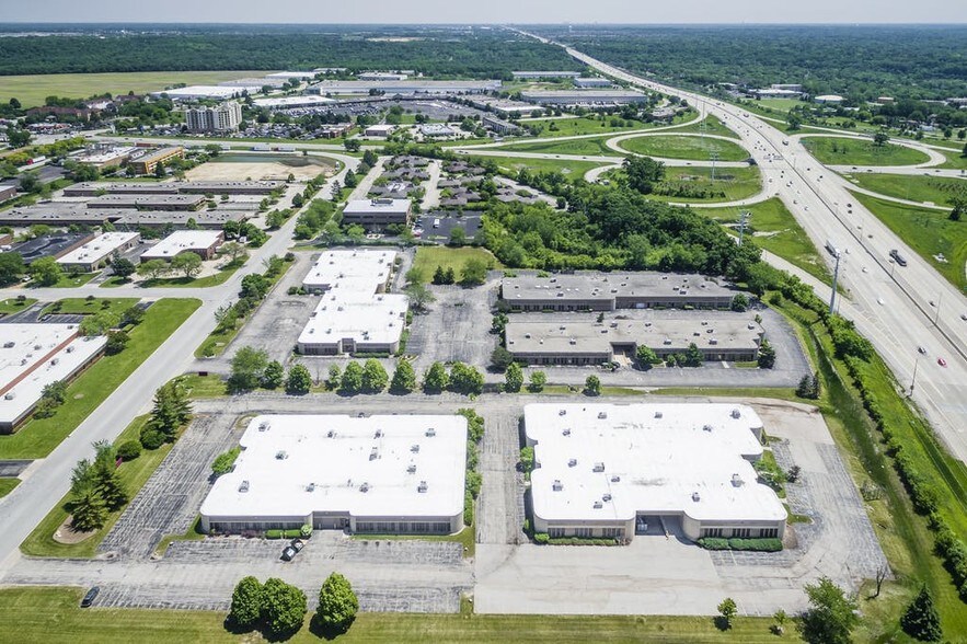 665-675 Tollgate Rd, Elgin, IL à vendre - Photo du bâtiment - Image 3 de 3