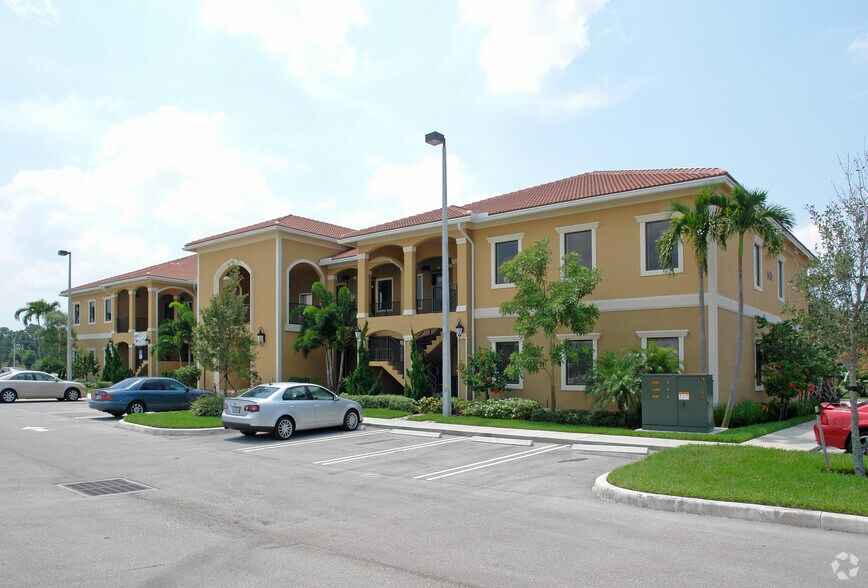 549 NW Lake Whitney Pl, Port Saint Lucie, FL à vendre - Photo du bâtiment - Image 3 de 20