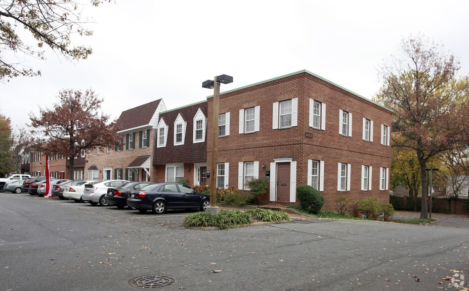 1485 Chain Bridge Rd, McLean, VA à louer - Photo du bâtiment - Image 1 de 4
