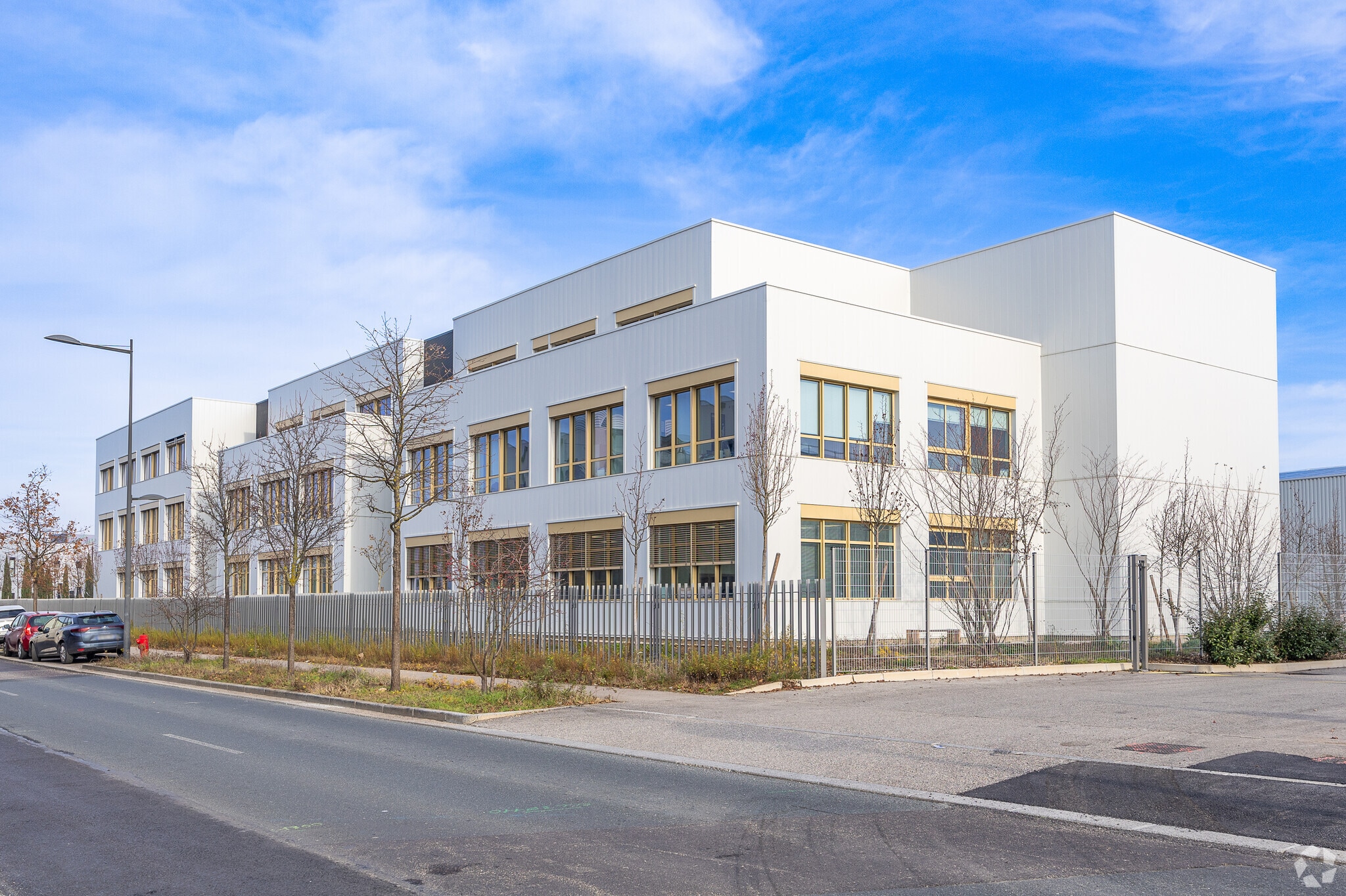 22 Rue Marius Grosso, Vaulx-en-Velin for lease Building Photo- Image 1 of 6