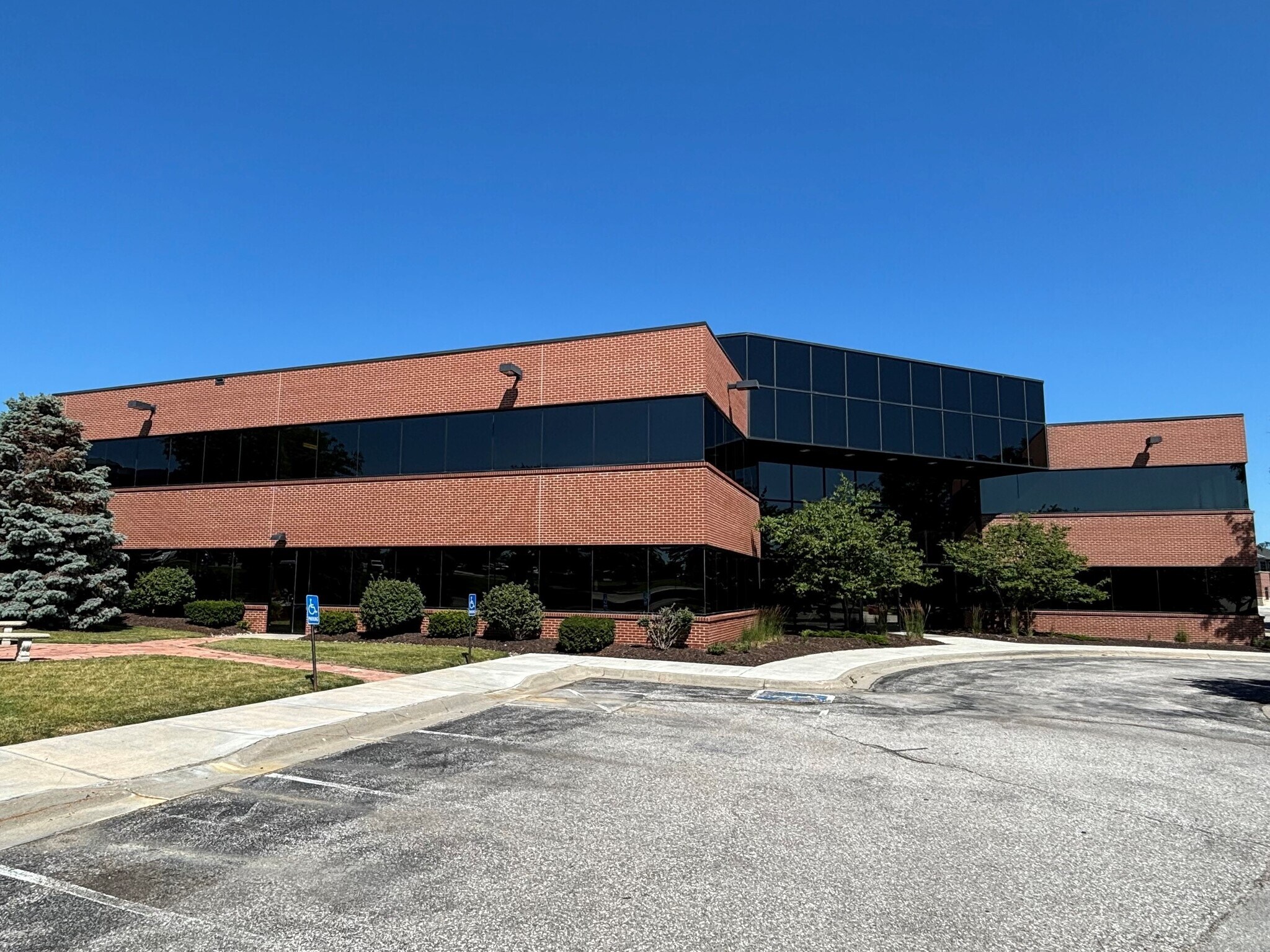 2110 S 169th Plz, Omaha, NE for sale Building Photo- Image 1 of 1