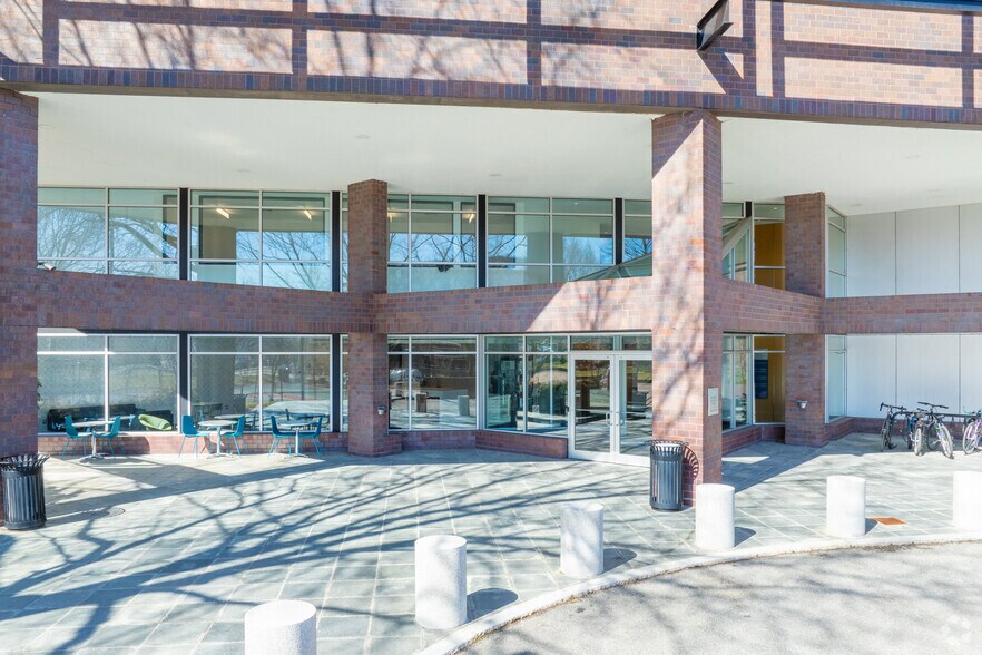 840 Memorial Dr, Cambridge, MA à louer - Photo du bâtiment - Image 2 de 3