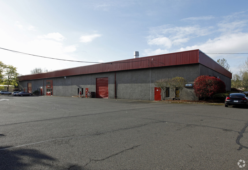 9826 SW Tigard St, Portland, OR for lease - Primary Photo - Image 1 of 2