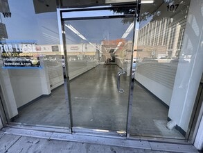 210 E Olympic Blvd, Los Angeles, CA à louer Photo intérieure- Image 2 de 12