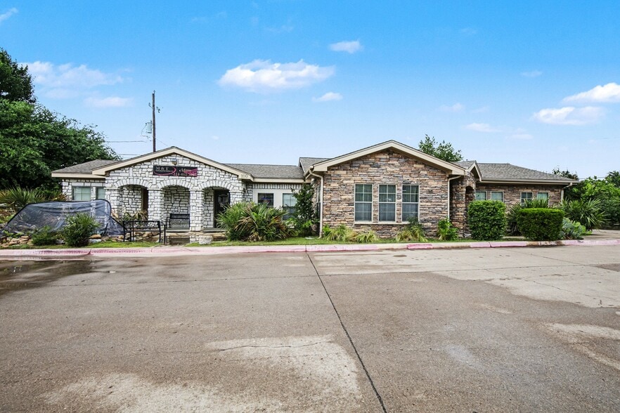 2451-2461 Robinson Rd, Grand Prairie, TX à vendre - Photo du bâtiment - Image 2 de 50