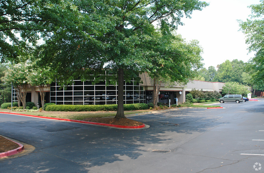 7840 Roswell Rd, Sandy Springs, GA for sale - Building Photo - Image 2 of 39