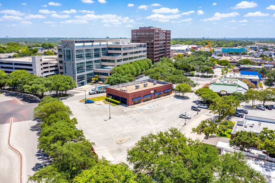 9822 Colonnade Blvd, San Antonio, TX for lease - Building Photo - Image 2 of 3