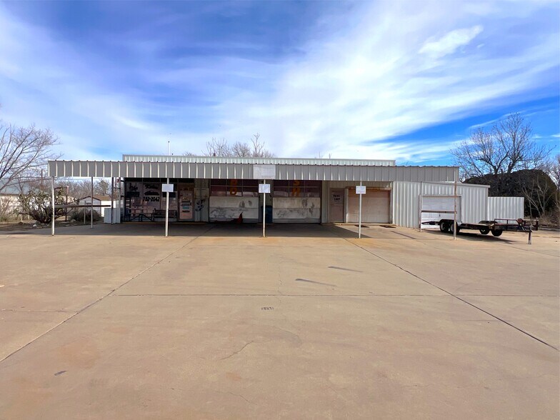 230 N Louis Tittle Ave, Mangum, OK à vendre - Photo du bâtiment - Image 3 de 20