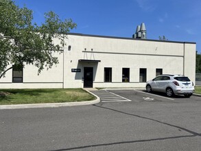 21 Business Park Dr, Branford, CT for lease Building Photo- Image 1 of 12