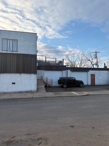 135 E Main St, Lansdale, PA à vendre - Photo du bâtiment - Image 2 de 9