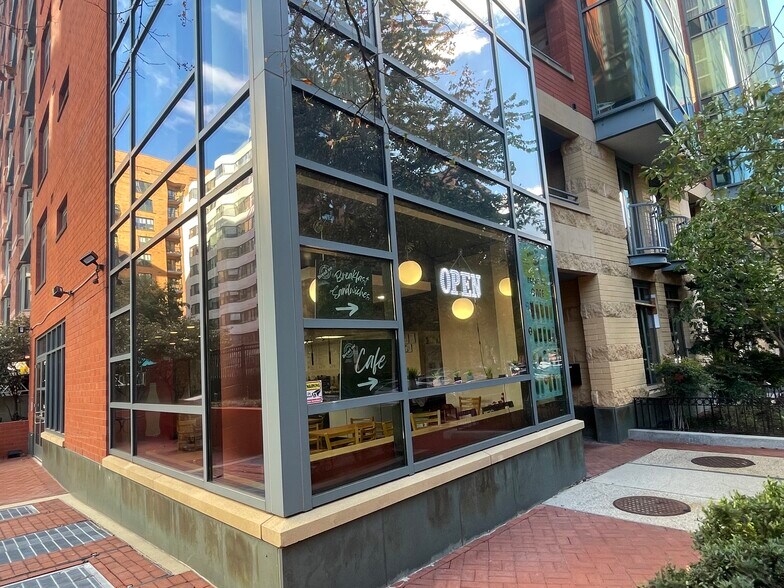 1117 10th St NW, Washington, DC à vendre - Photo du bâtiment - Image 1 de 4