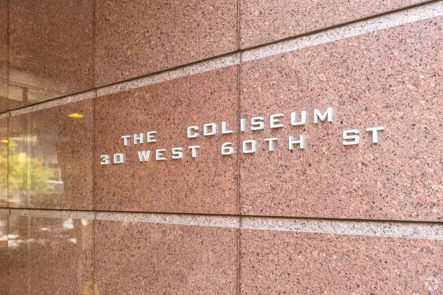 30 W 60th St, New York, NY for lease - Building Photo - Image 2 of 18