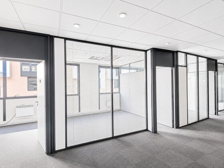 25-27 Rue De Buzenval, Paris for lease - Interior Photo - Image 2 of 7