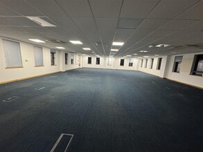 1 Longbow Close, Huddersfield à louer Photo intérieure- Image 1 de 1