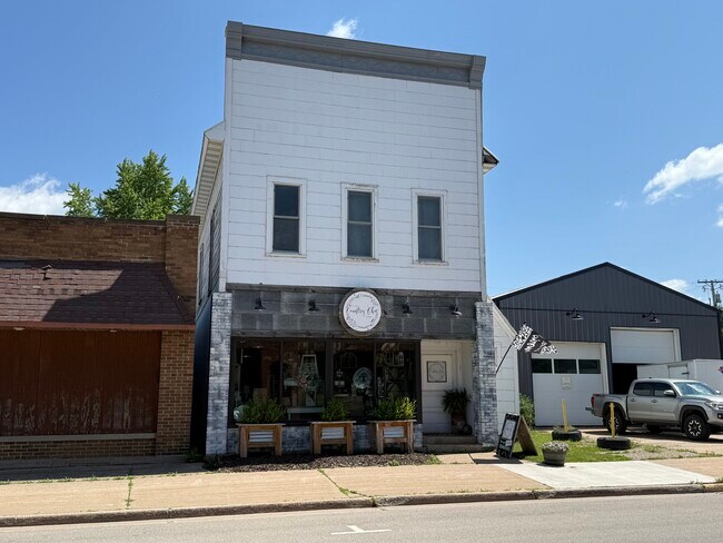 More details for 320 N Main St, Scandinavia, WI - Retail for Sale