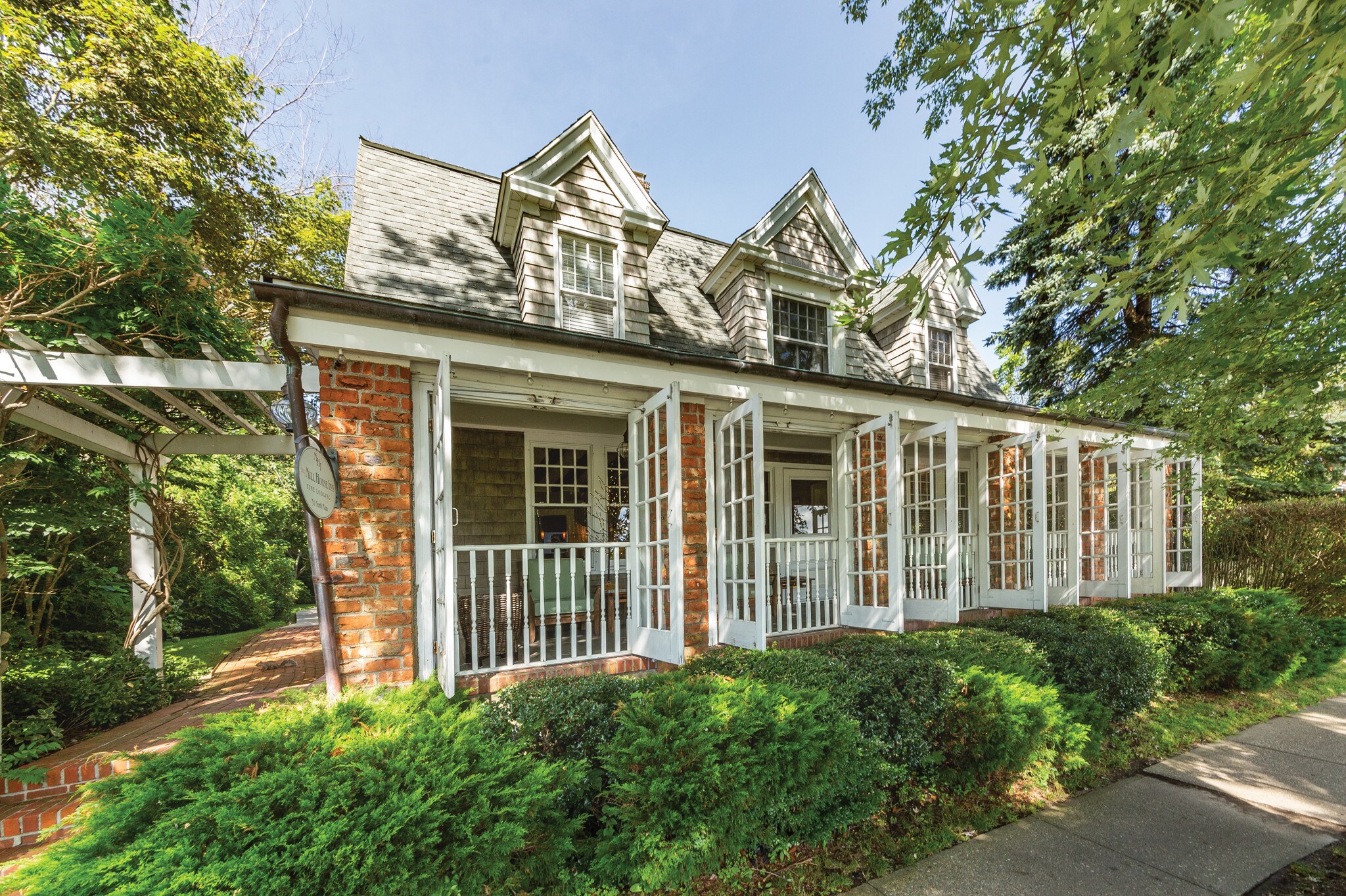 31 N Main St, East Hampton, NY à vendre Photo du bâtiment- Image 1 de 42
