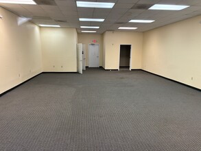 8649 Ellard Dr, Alpharetta, GA for lease Interior Photo- Image 2 of 3