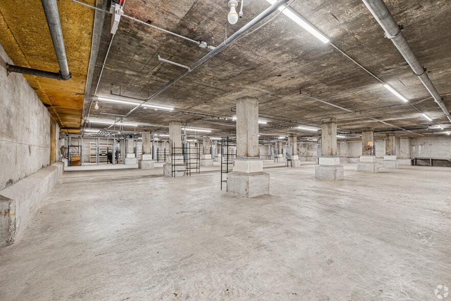651 W Phelps St, Springfield, MO for lease - Primary Photo - Image 3 of 6