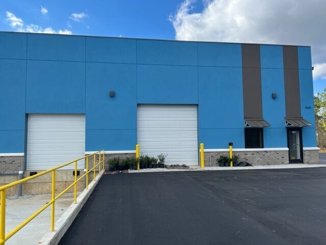 7635 Sandlapper Pky, North Charleston, SC à vendre - Photo du bâtiment - Image 3 de 5