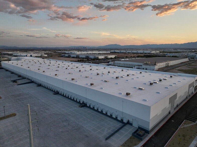 6100 Shatz St, Las Vegas, NV à louer - Photo du bâtiment - Image 3 de 11