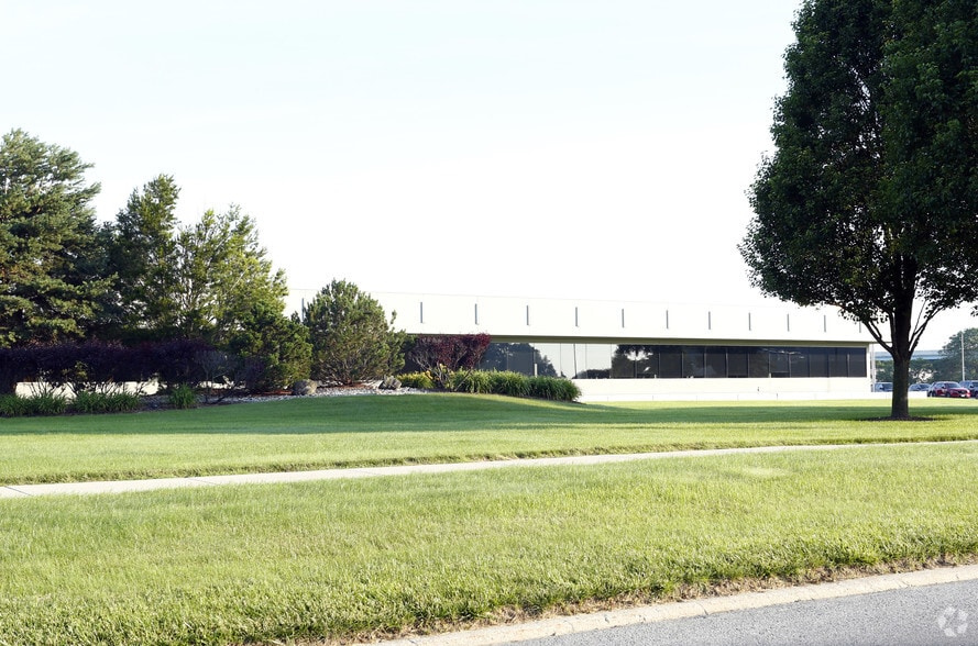 2051 N Wilkinson Way, Perrysburg, OH for sale - Building Photo - Image 2 of 6