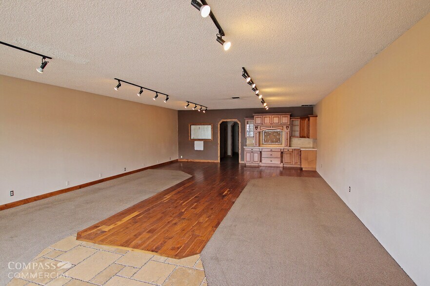 165 NE Greenwood Ave, Bend, OR à louer - Photo du bâtiment - Image 2 de 5