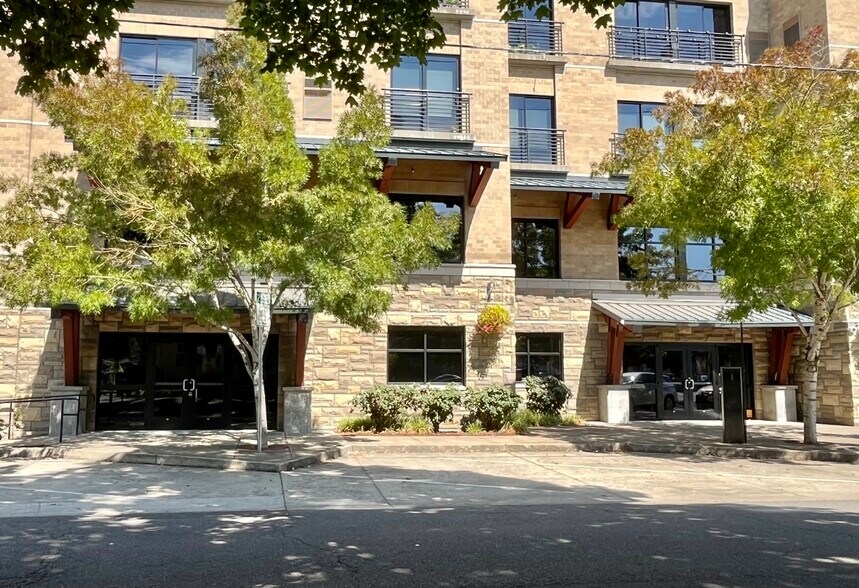 777 Commercial St SE, Salem, OR à louer - Photo du bâtiment - Image 2 de 18