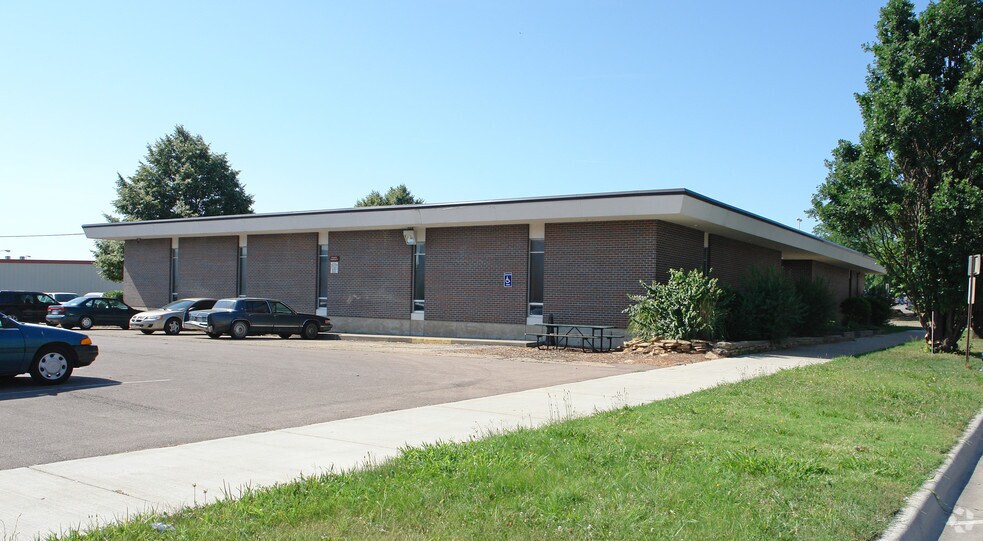 234 S Kansas Ave, Topeka, KS à vendre - Photo du bâtiment - Image 2 de 10