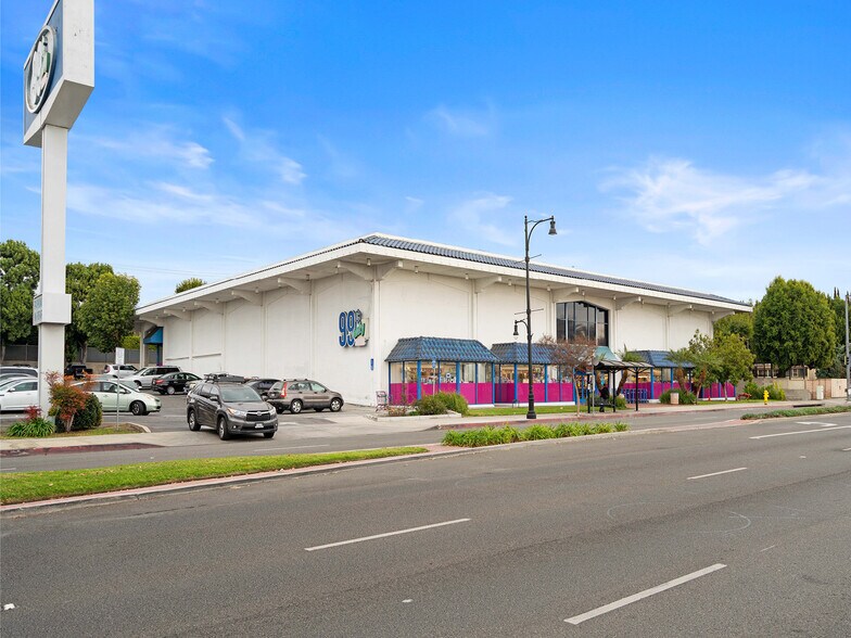 15345 Whittier Blvd, Whittier, CA à louer - Photo du bâtiment - Image 2 de 7