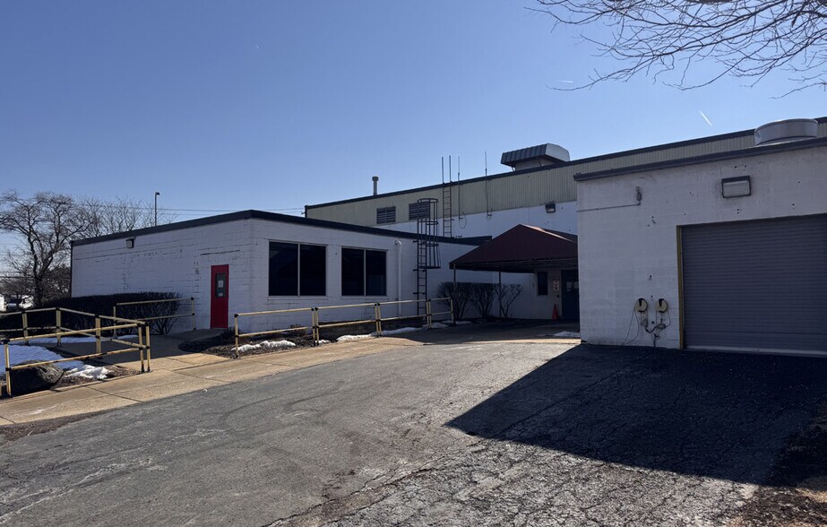 250 S Hicks Rd, Palatine, IL à vendre - Photo du bâtiment - Image 3 de 5