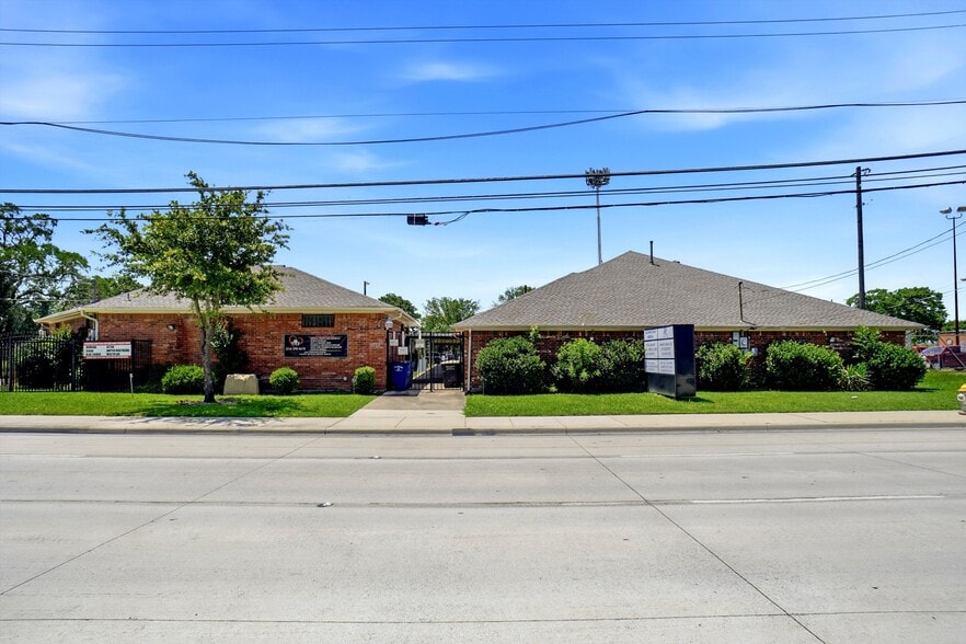 8202 Elam Rd, Dallas, TX à louer - Photo du bâtiment - Image 2 de 18