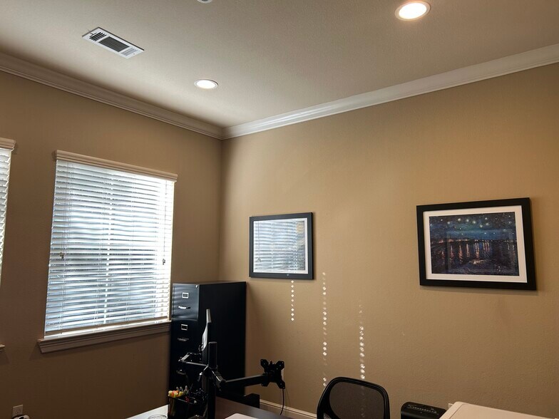26205 Oak Ridge Dr, Spring, TX à louer - Photo du bâtiment - Image 3 de 24