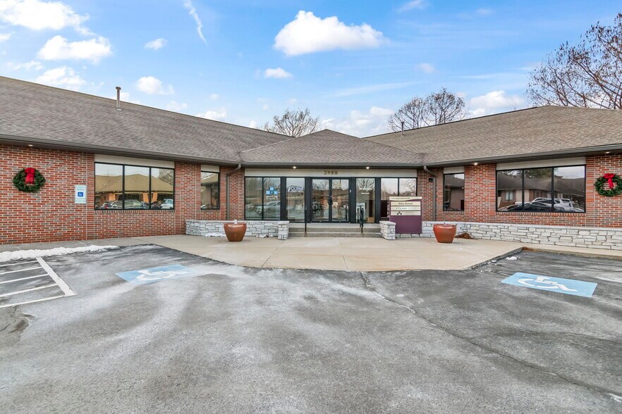 2908 Greenbriar Dr, Springfield, IL for lease - Building Photo - Image 2 of 14