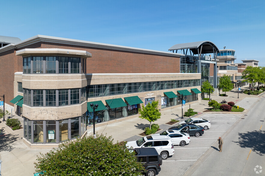 1800-2090 Tower Dr, Glenview, IL for sale - Building Photo - Image 2 of 9